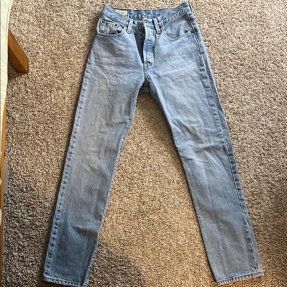 Women’s levis 501 Jean